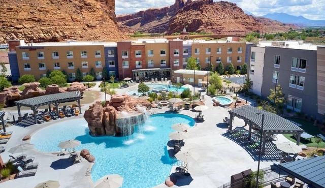 Scenic Retreat Near Arches Perfect for Family & Adventure Seekers | Onsite Pool