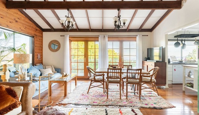 Scenic Rim Retreat: Mountain Oasis With Spa & BBQ