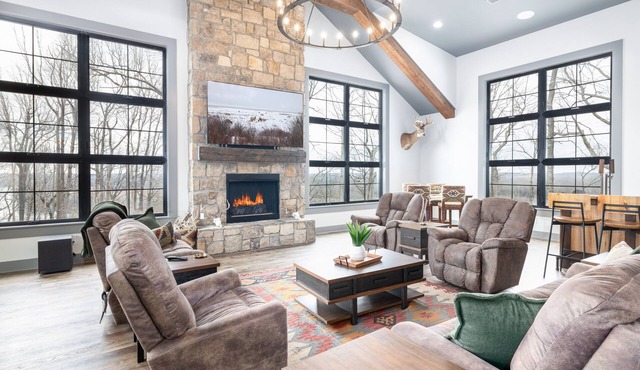 Scenic River Front Lodge With A Fire Pit And Outdoor Kitchen