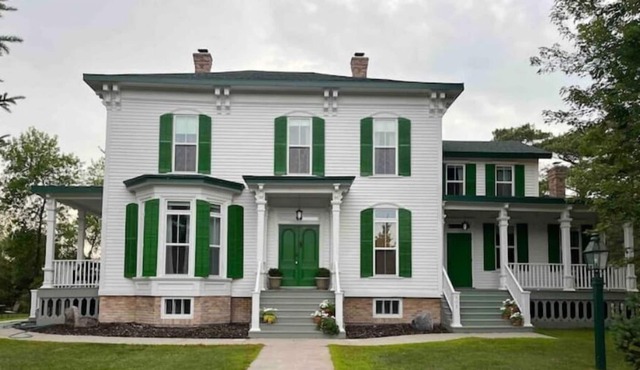Scenic River Views / Screened Porch / Restorative Getaway