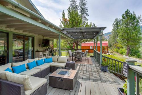 Scenic Riverfront Escape with Sauna in Junction City