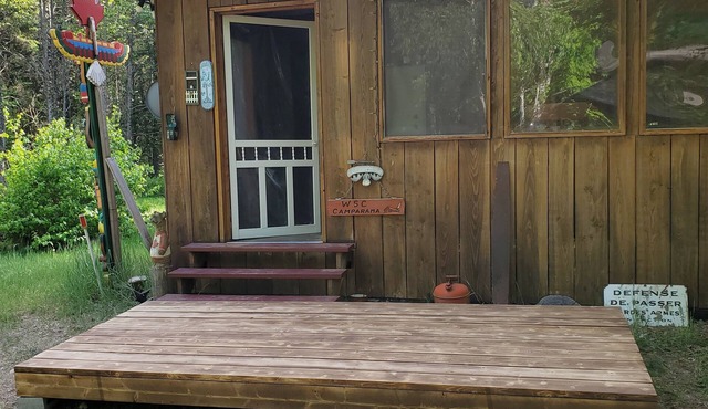 Scenic Rustic Off-Grid Cabin Retreat