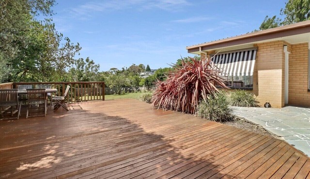 Scenic Serenity Large Family Home in Geelong