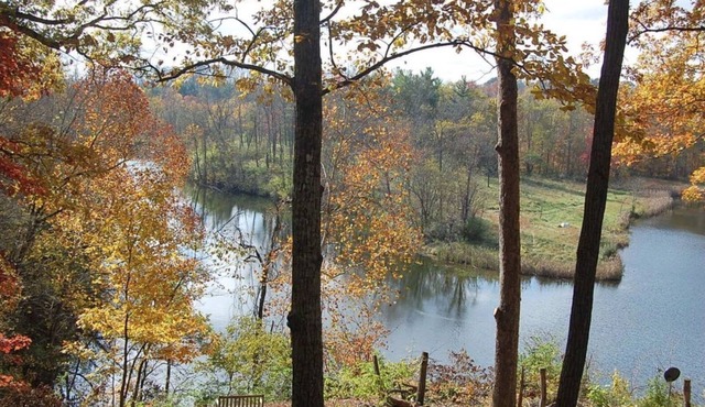 Scenic Setting Just 8 Minutes From Athens