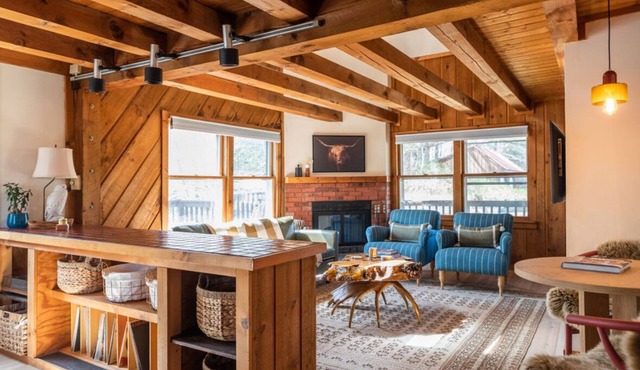 Scenic Ski Getaway Near Stratton & Bromley. Steps from X-Country Trails.