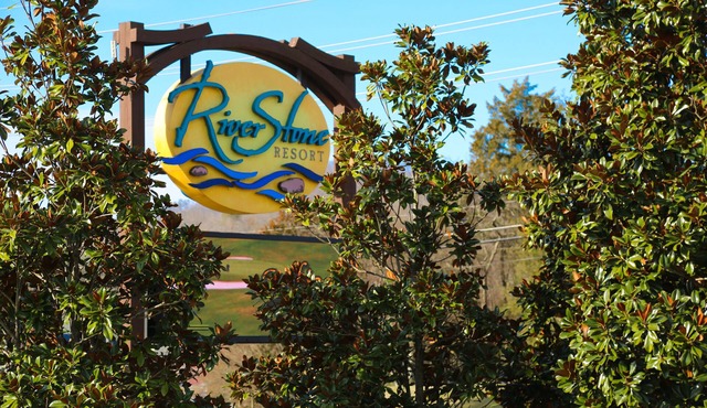 Scenic Smoky Mountain Views From This Luxurious *Top Floor* Owner Managed Condo