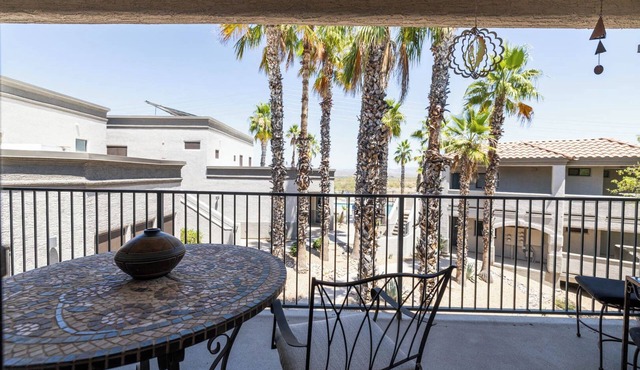 Scenic Snowbird Nest w/Heated Pool and Hot Tub!