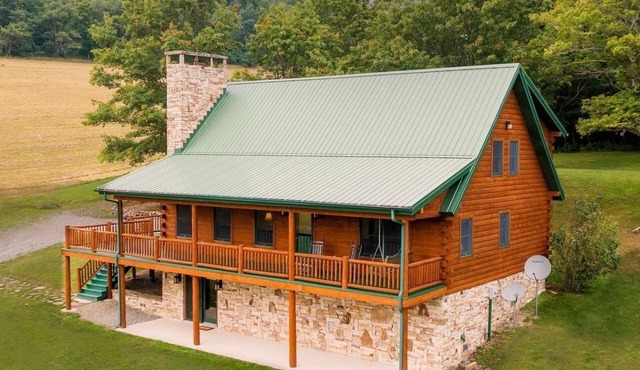 Scenic Solitude Awaits at Mountain Ridge Retreat