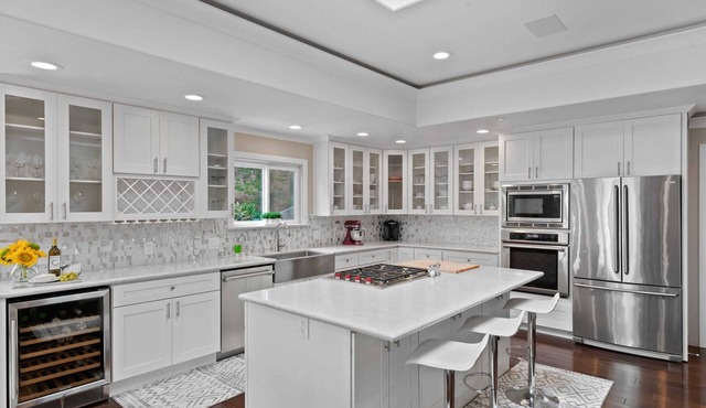 Scenic Solitude: Gorgeous Remodeled 3 Bedroom 2 and a Half Baths Panoramic Views