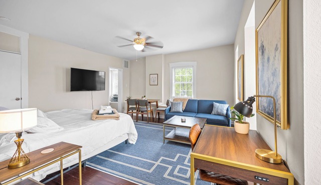 Scenic South Main Apartment with Breathtaking Views for 3 Guests