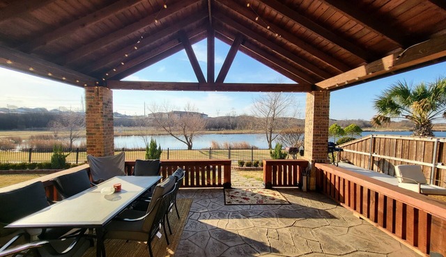 Scenic Spacious Patio Pond View, Pool Table, Gym, Spa Whirlpool Tub 5 Bed Room