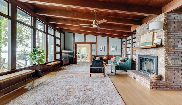 Scenic, Spacious Riverside Retreat | Ropeyarn