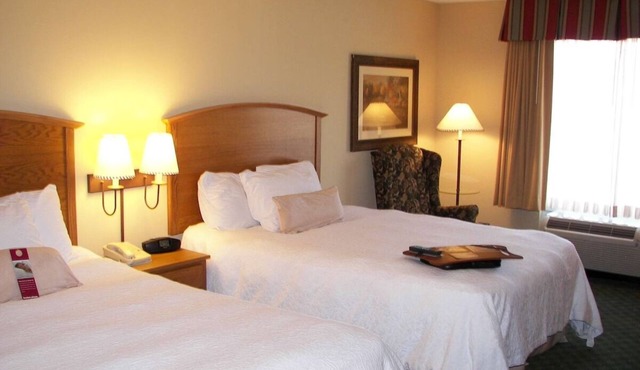 Scenic Stay Near Lake Guntersville + Tennis, Free Breakfast & Parking Included