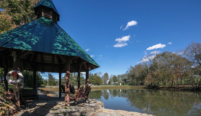 Scenic Stillwater Retreat in rural KY Horse Country, WiFi/AC, Fishing/Canoeing