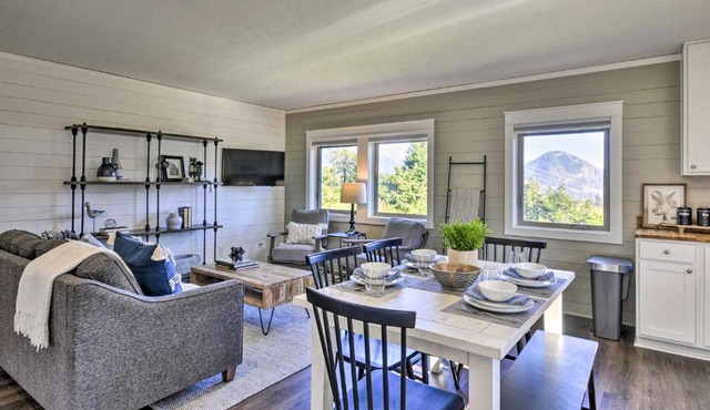 Scenic Studio with Loft and View of the Columbia River