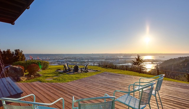 Scenic Tacoma Apartment w/Deck & Fire Pit!