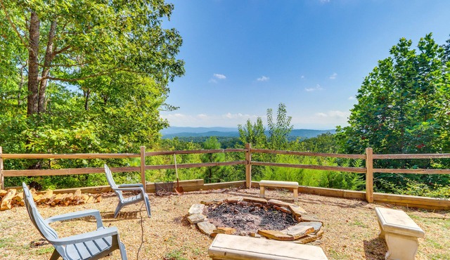 Scenic Talking Rock Creek Resort Home w/Hot Tub