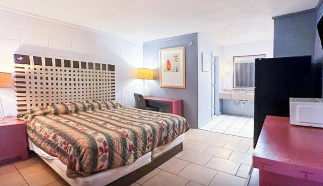 Scenic Travel Stay! Room Close to Albany Parks, Shopping & Attraction
