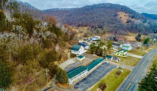 Scenic Valley Motel - 1 Queen