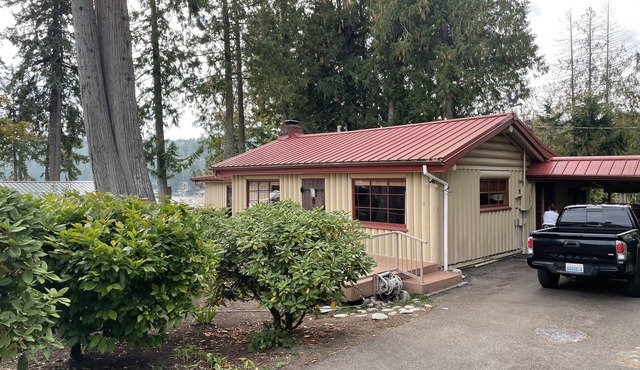 Scenic View Cabin Near Alderbrook Resort