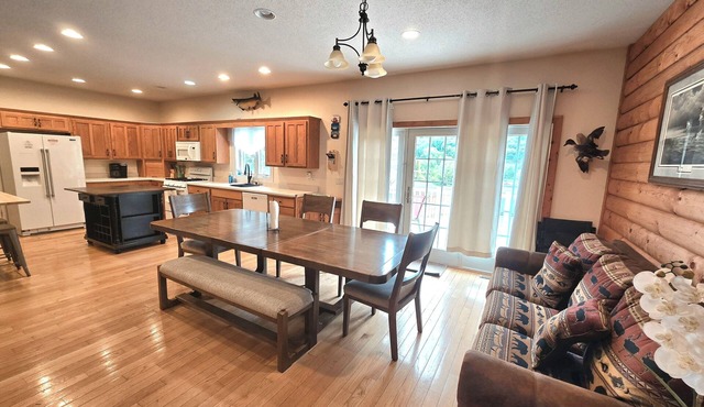 Scenic View Lodge- w/hot tub & POOL