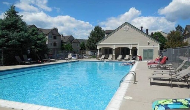 Scenic Views-From Bright, Airy Home-Safe Suburb