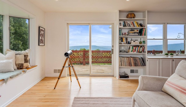 Scenic Views | Pet Friendly | Newly Renovated