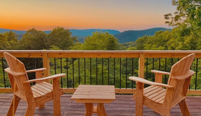 Scenic VIEWS! Pool table - Fire Pit - River Access - Arcade