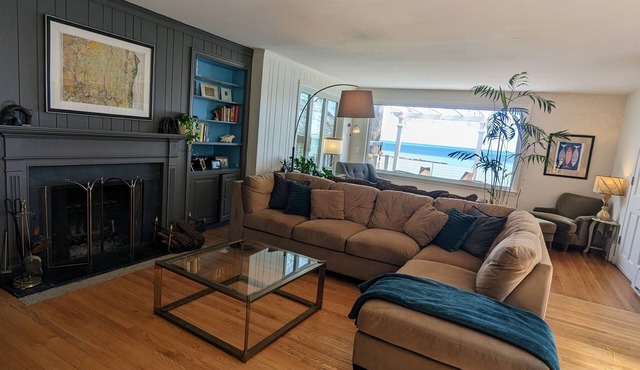 Scenic Waterfront Lake Michigan Escape