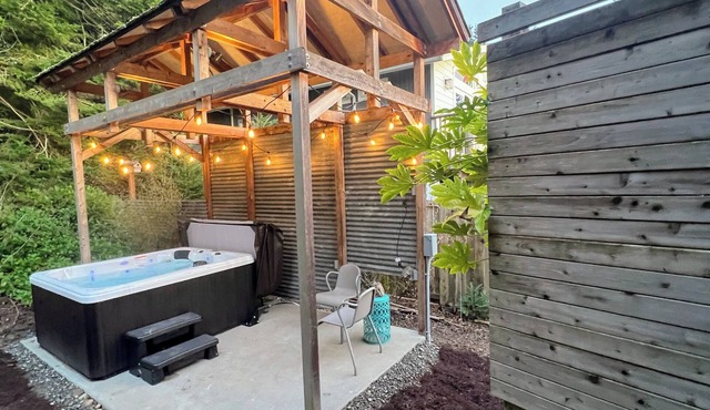 Scenic Whidbey Island Escape, Walk to Beach, ADA accessible + Dog Friendly w/EV Charger