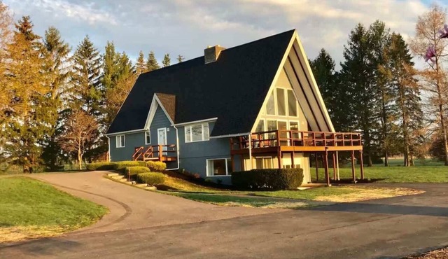 Scenic Wine Country Chalet w/Lake Views & Fire Pit