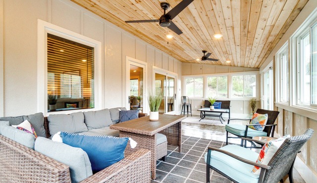 Scenic Yankton Retreat w/Fire Pit: 1 Mi to Lake!