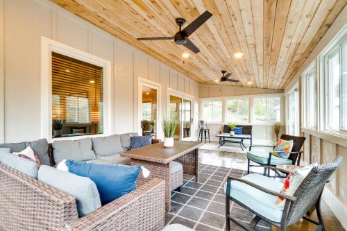 Scenic Yankton Retreat w/Fire Pit: 1 Mi to Lake!