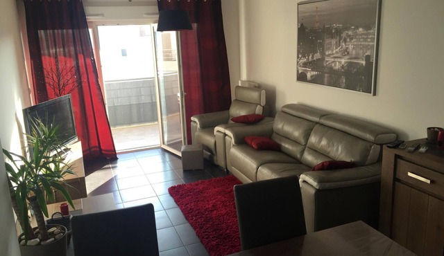 SCHÖNE T3 MIT SÜDTERRASSE by Interhome