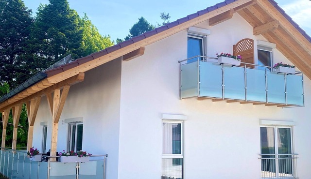 Schönes helles Studio-Appartement mit großem Balkon in Engelsbrand