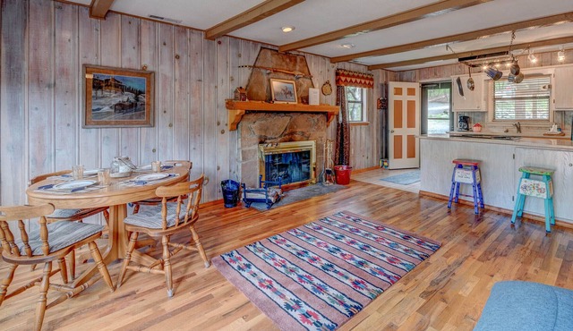 Schaffer Scherenity | Pet Friendly, Hot Tub, Fence