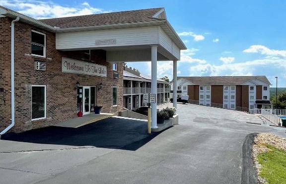 Schmidt's Creek Hotel