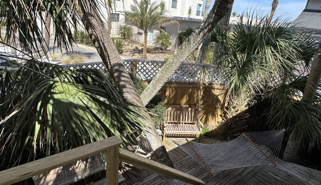 Schmidt’s Creek Beach Cottage Top Level pets welcome