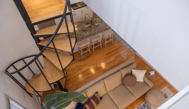 School 31 Lofts, Gallery:LOFT 646