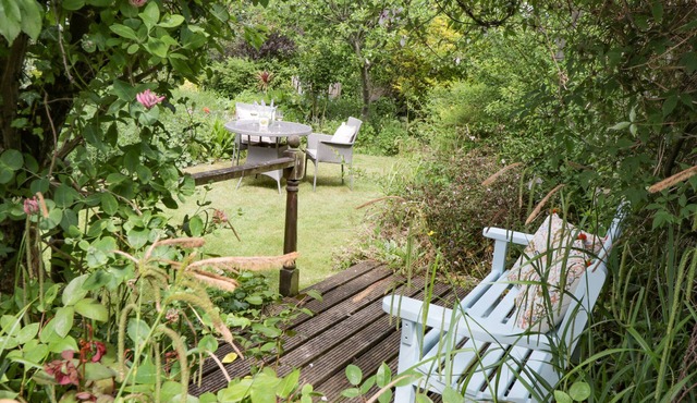 SCHOOL HOUSE COTTAGE, family friendly, with open fire in Ampleforth