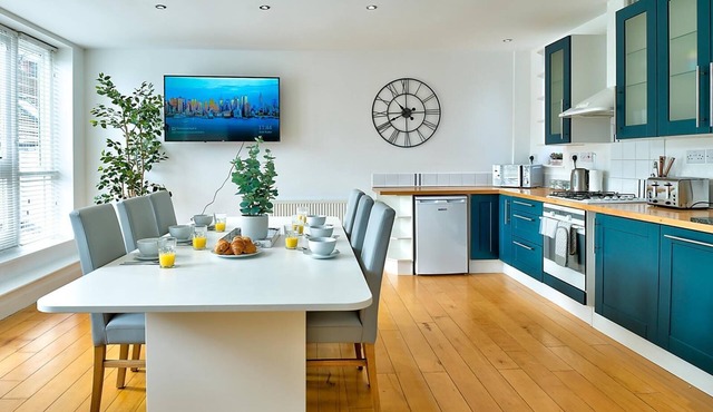 School Path Ironbridge Townhouse with Roof Terrace