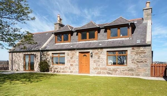 SCHOOLHILL CROFT, family friendly, character holiday cottage in Ellon