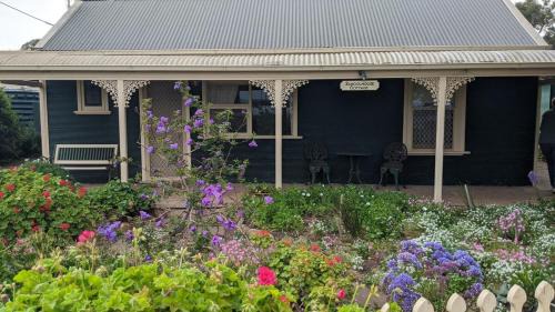 Schoolhouse Cottage - American River