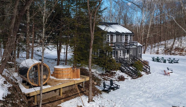 Schoonmaker Retreat: 2 Homes. Sauna + Hot Tub