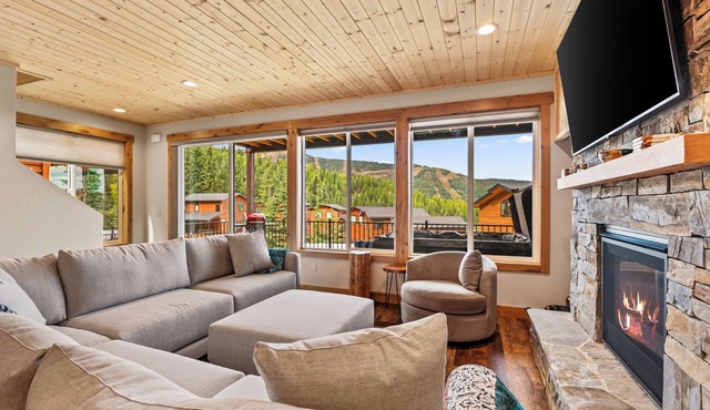 Schweitzer Lux Powder Dreams I Hot Tub I Families