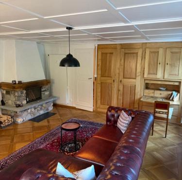 Schweizerhaus Glarus - Historisch & Stilvoll mit Garten