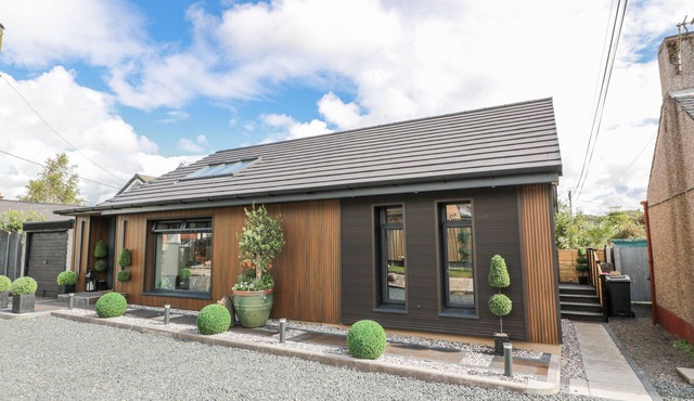 SCOTIA AT THE BRIG, pet friendly, with a garden in Annan