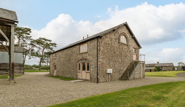 SCOTS GRANARY, pet friendly, with open fire in Leintwardine