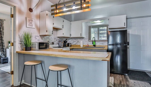 Scott Street Unit #1 - Corporate Rental 1BR