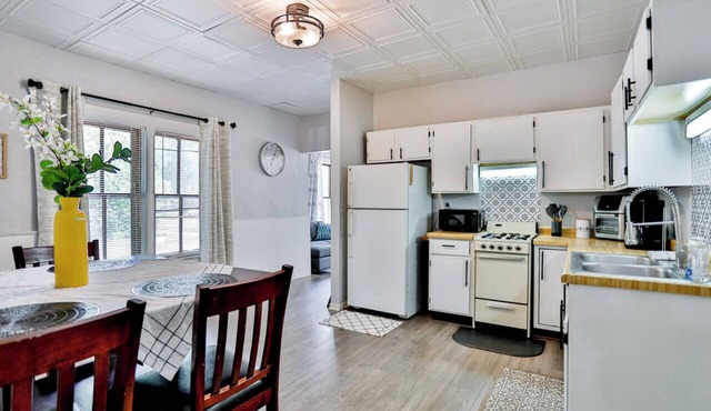 Scott Street Unit #2 - Corporate Rental 1BR